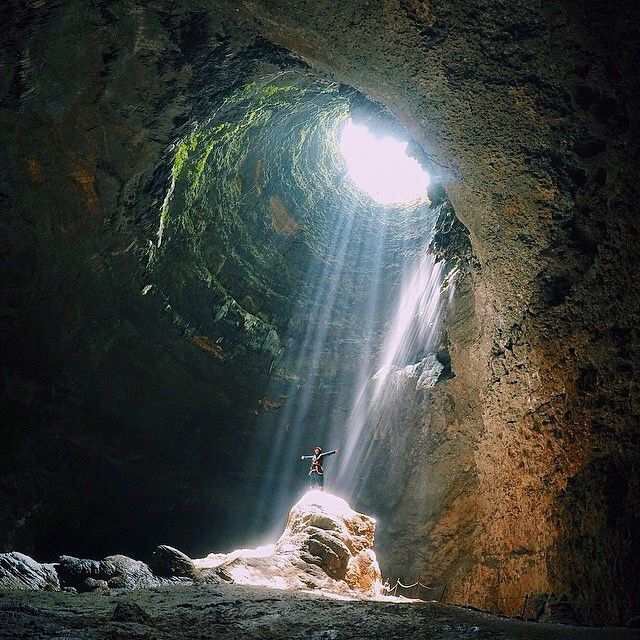 这个场景,总让人想起加勒比海盗电影《寻找不老泉》那一集,仿佛只要