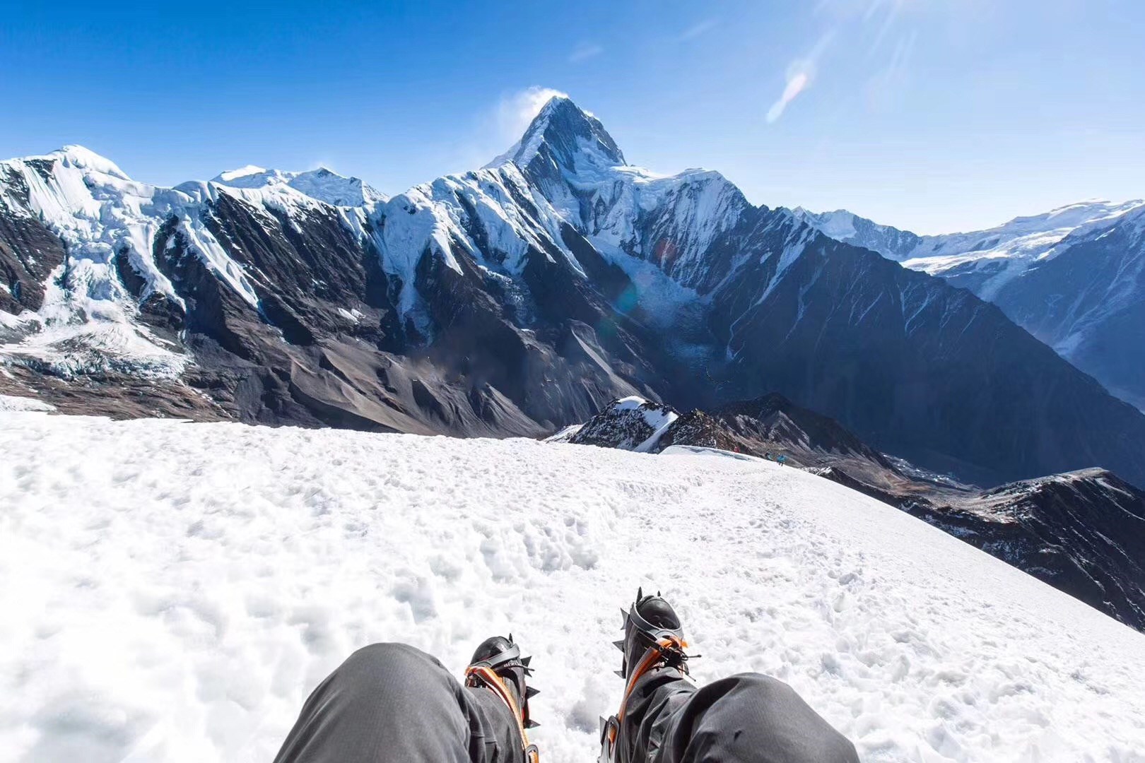 我以前不明白 为什么有人喜欢登雪山?