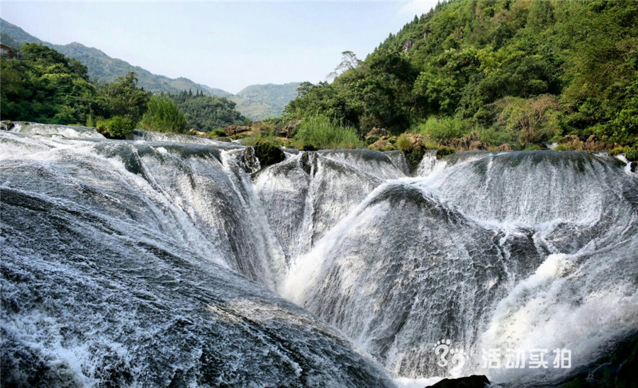 没错,就是可以钻进瀑布里面的"水帘洞",感受从里看向外的视野!