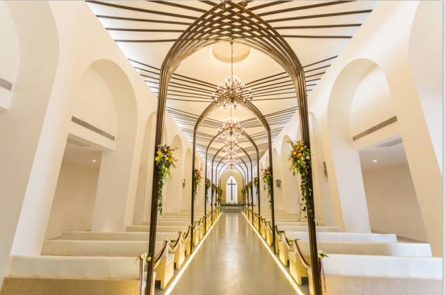 就是这栋纯白色的建筑——礼御堂